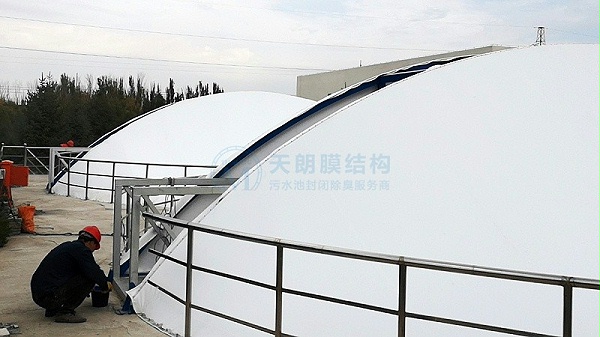 甘肃酒泉污水处理厂污水池反吊膜密封罩