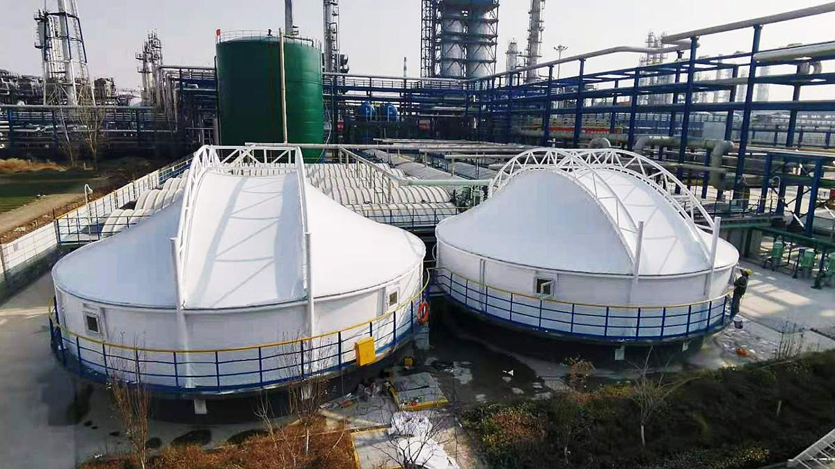 淄博鑫泰石化二沉池反吊膜封闭加盖工程